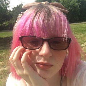 Meet your Posher, Emilee